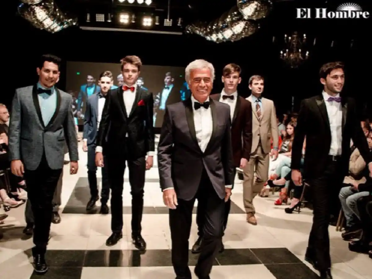 De la Sota se puso en papel de modelo y desfiló en pasarela