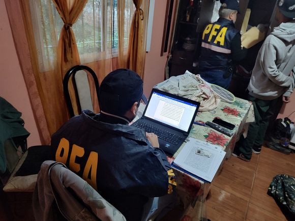 Detuvieron en Batán a un joven por tenencia y distribución de pornografía infantil