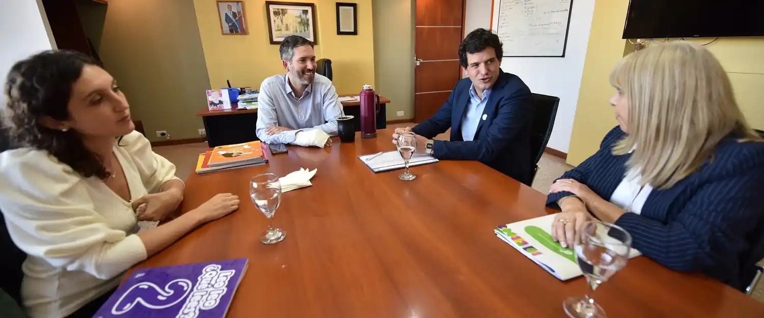 AGMER denuncia “intromisión de empresas privadas en el seno del CGE”