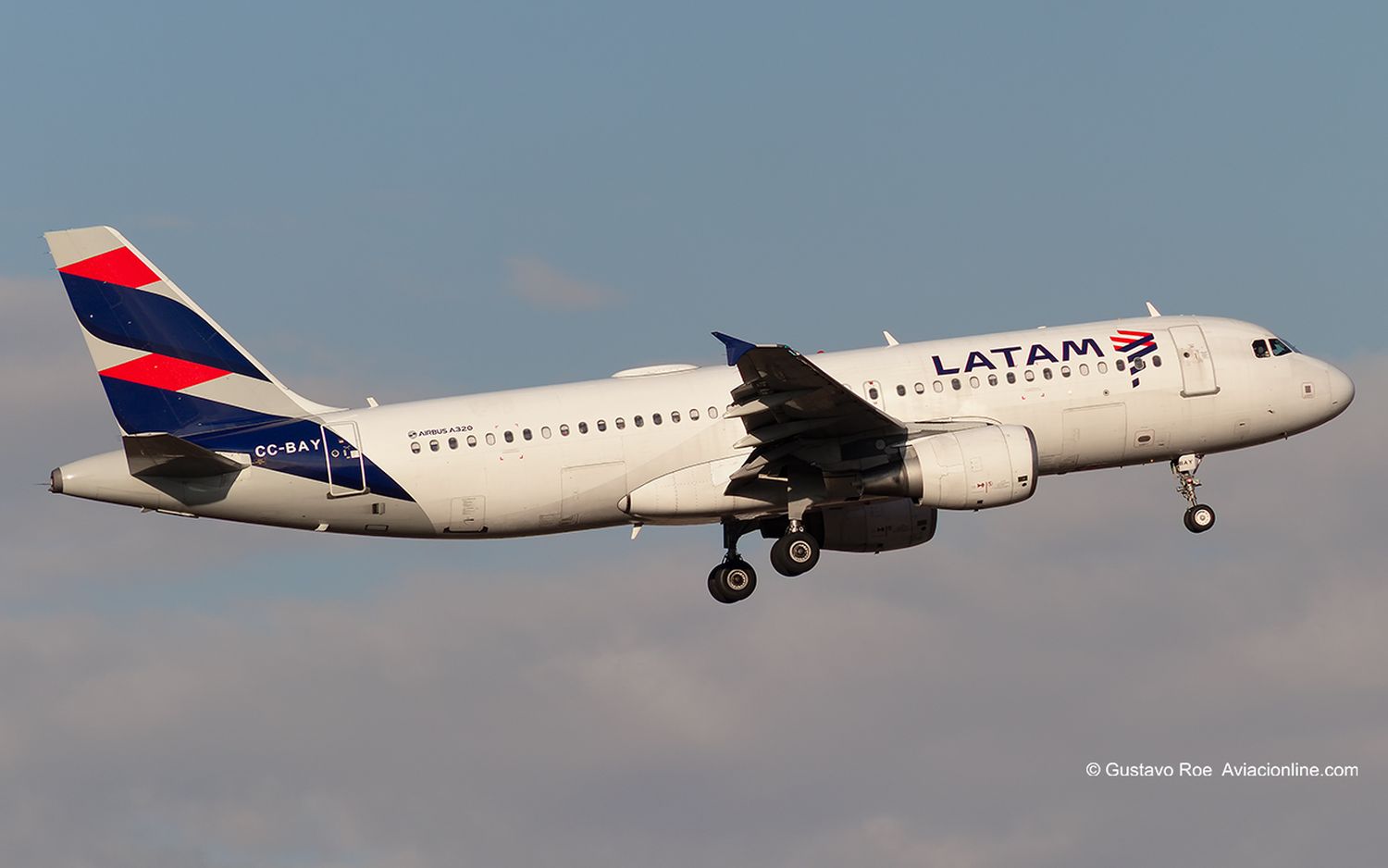CC-BAY - Airbus A320-214 - LATAM Airlines