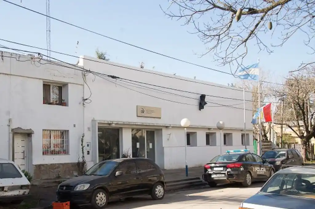 Funes: detuvieron a una empleada doméstica por robar joyas y dólares a su empleadora