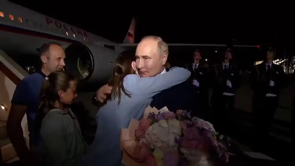 "Lo importante es ayudar a los niños a adaptarse y a aprender el idioma", dijo Artiom.