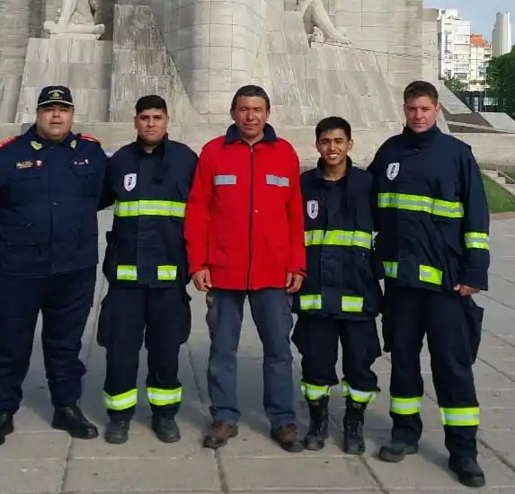 Bomberos venadenses que prestaron servicio en Villa Gesell.