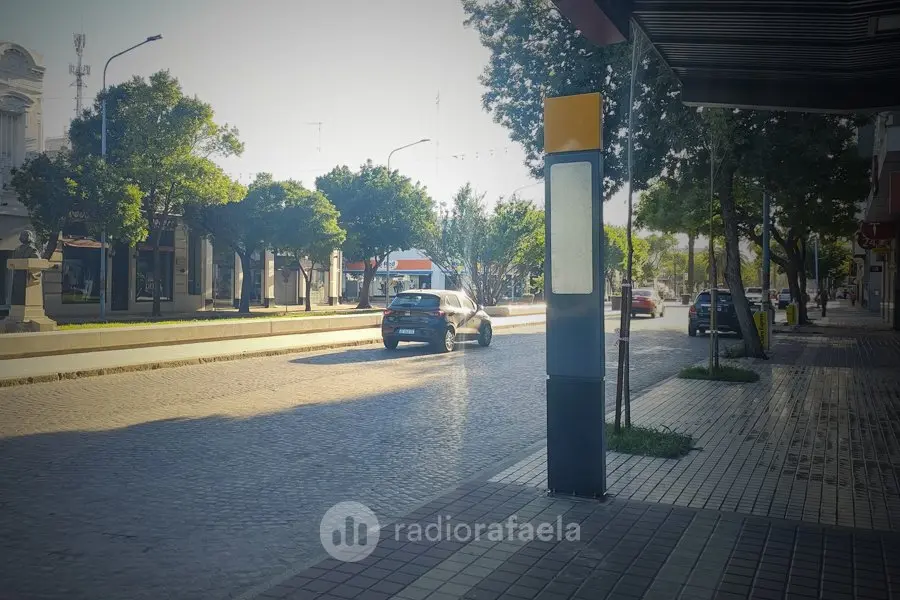 Comenzó la instalación de tótems informativos y de seguridad en el centro de la ciudad, ¿cómo funcionarán?