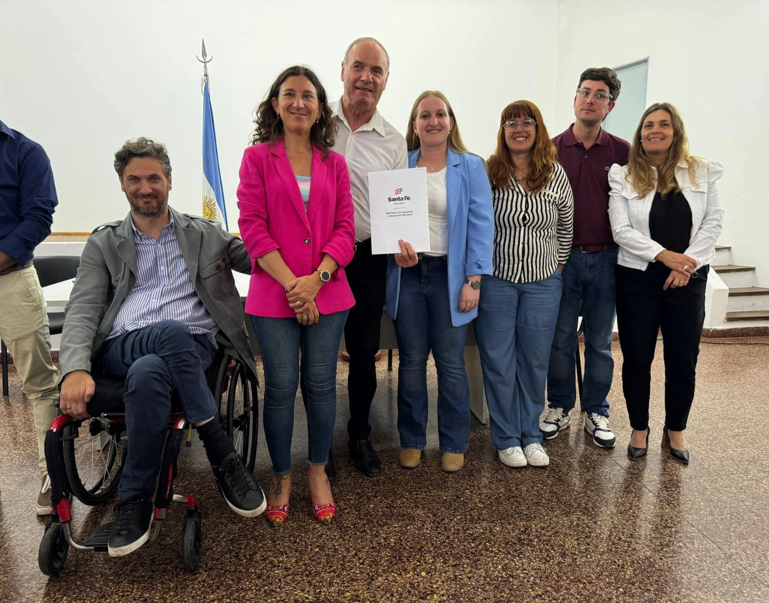 El intendente Gizzi y la senadora Di Gregorio junto a funcionarios provinciales.