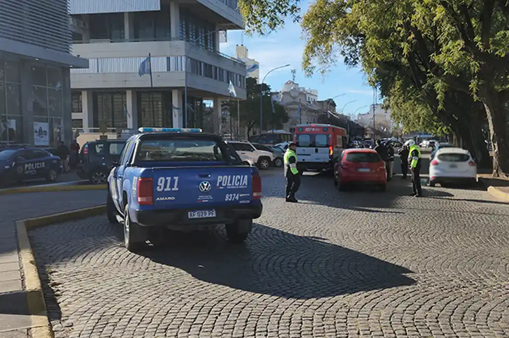 CHOQUE ACCIDENTE CENTRO RAFAELA AMBULANCIA POLICIA GUR FRENTE BANCO SANTA FE Y PLAZA 25 DE MAYO - 1