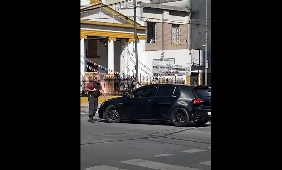Está acusado de atentado y resistencia a la autoridad y debe comparecer ante un fiscal