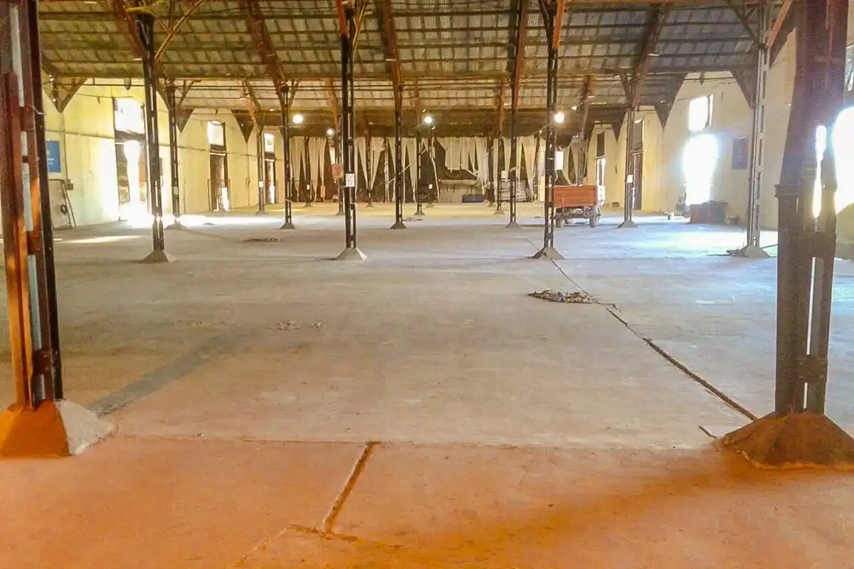 Así quedaron los galpones del puerto después de las Carrozas 