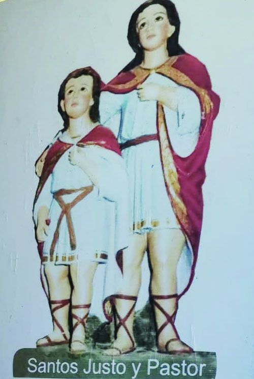 Cuando el general Justo José de Urquiza, fundó la población de Colón, a dos niños los nombró como patronos.