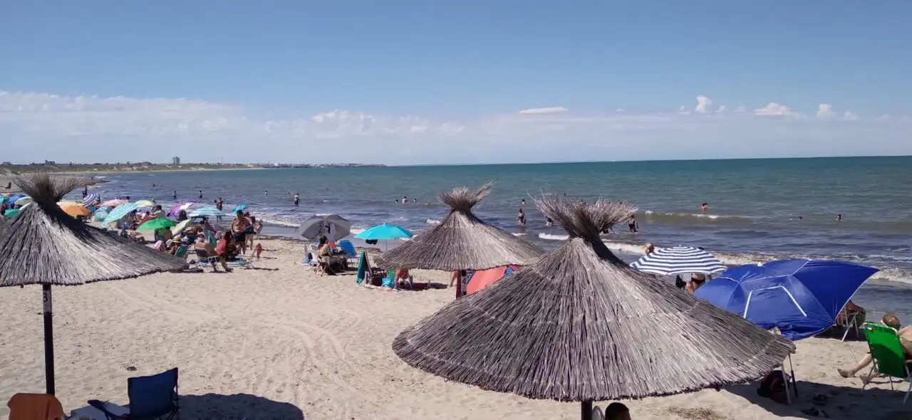 Las playas de Las Grutas, entre los destinos más elegidos de La Patagonia.