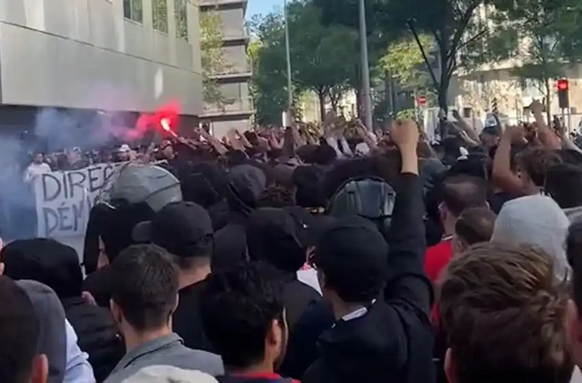 Insólito: los hinchas del PSG insultaron a Messi en medio de un clima tenso