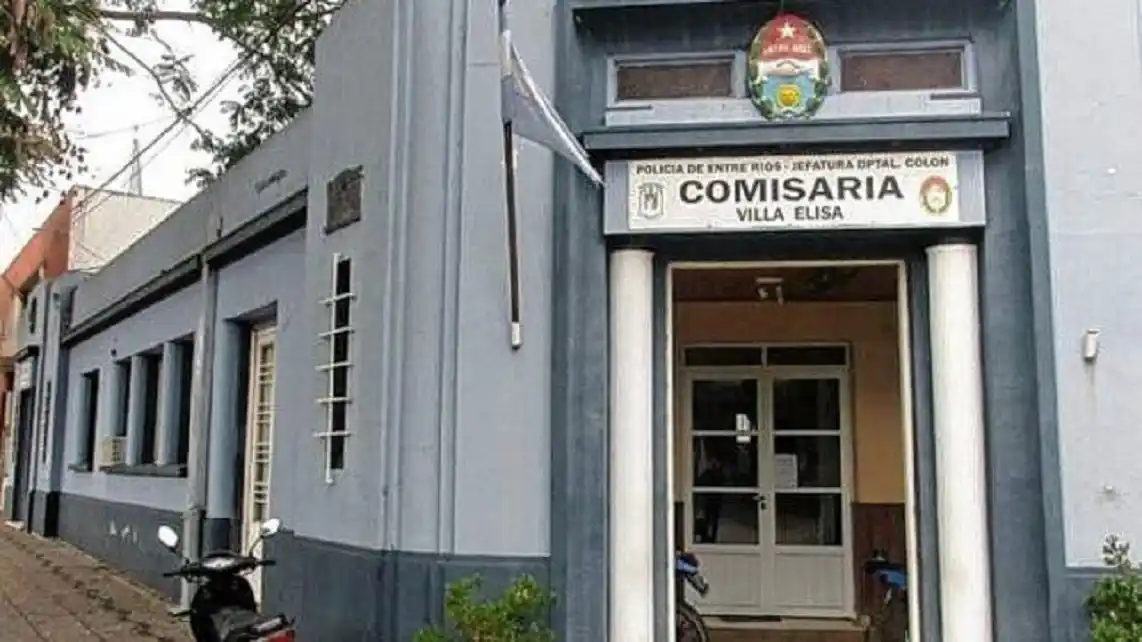 Un hombre agredió a un funcionario municipal con el palo de una bandera