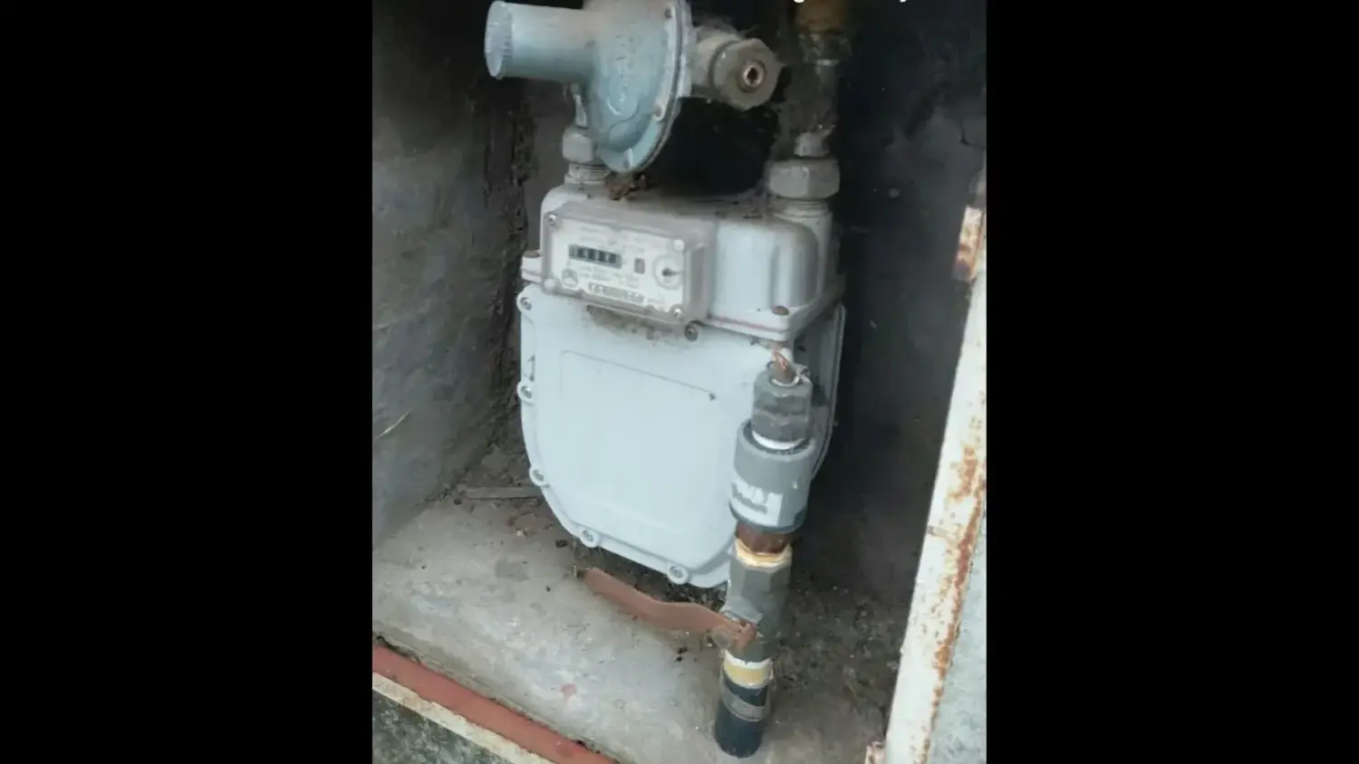 A la casilla de gas, donde se observa el medidor, le falta un caño de cobre que fue robado esta madrugada.