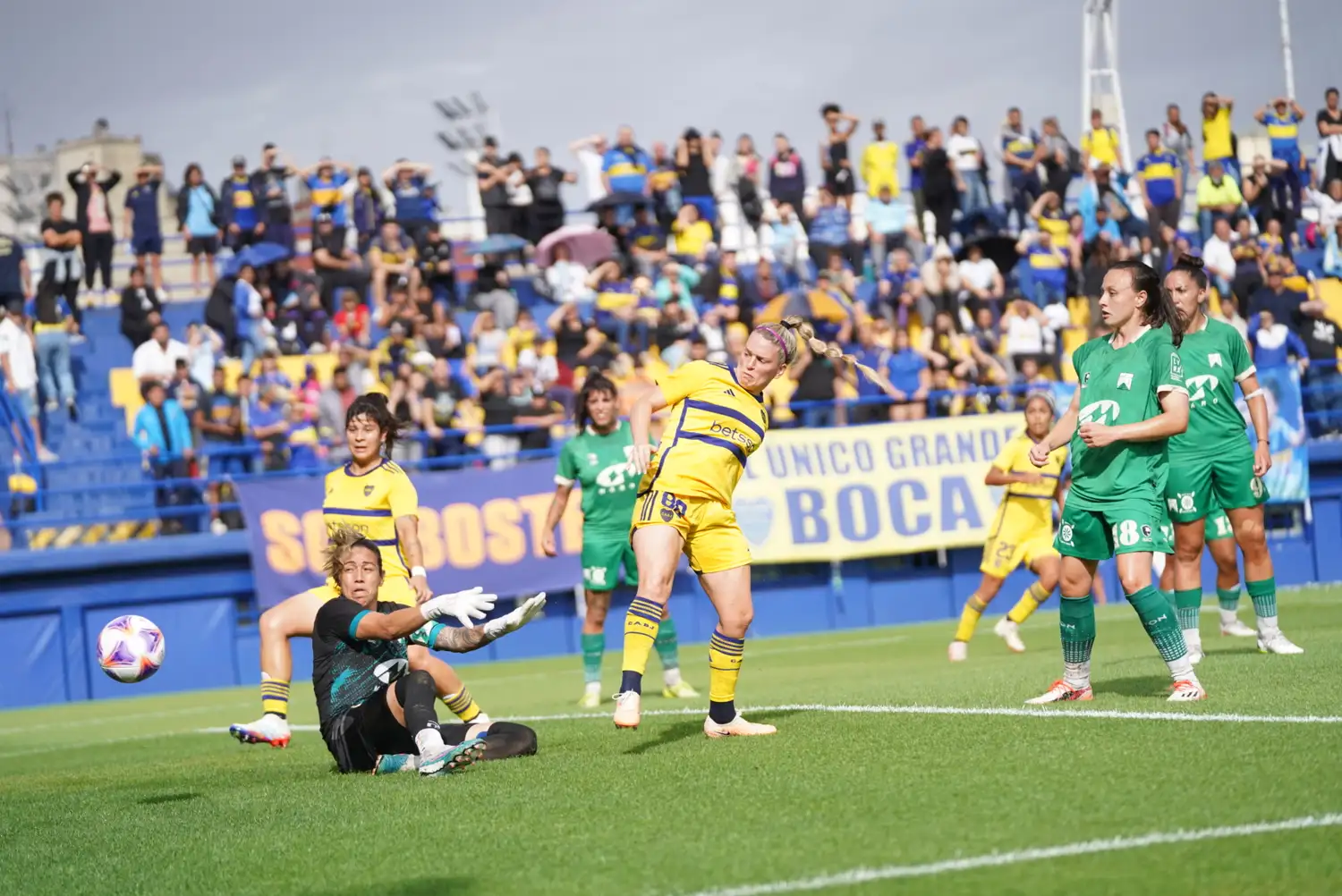 Boca festejó el pase ante Ferro.