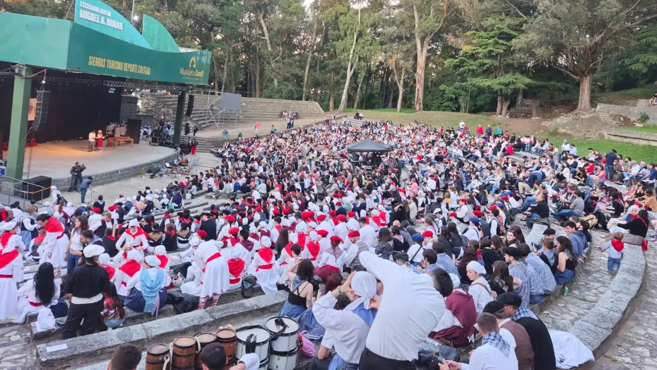 Si bien las actividades se esparcieron por la ciudad, el Anfiteatro Martín Fierro fue el epicentro del centro.