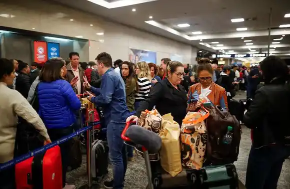 Otro día complicado para volar: un paro afecta a 27 aeropuertos del país