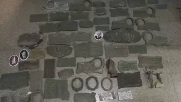 Dos detenidos con gran cantidad de elementos de bronce en el Cementerio La Piedad
