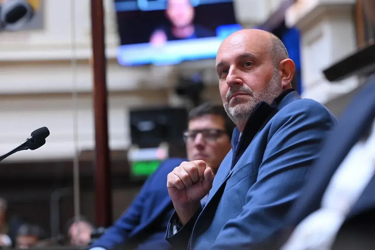 Alexis Guerrera, vicepresidente de la Cámara de Diputados bonaerense, durante una sesión en el recinto.