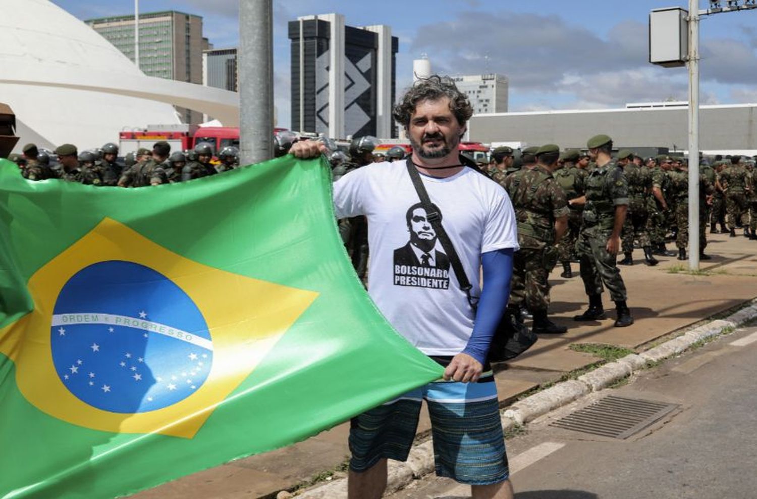 Entusiastas de Bolsonaro llegan a Brasilia para su asunción