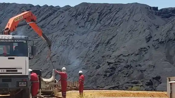 Ruperti quedó como la guayabera: PDVSA firma dos nuevos contratos de coque de petróleo