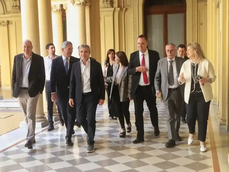 Milei reunió a su Gabinete y volvió a respaldar públicamente a Adorni