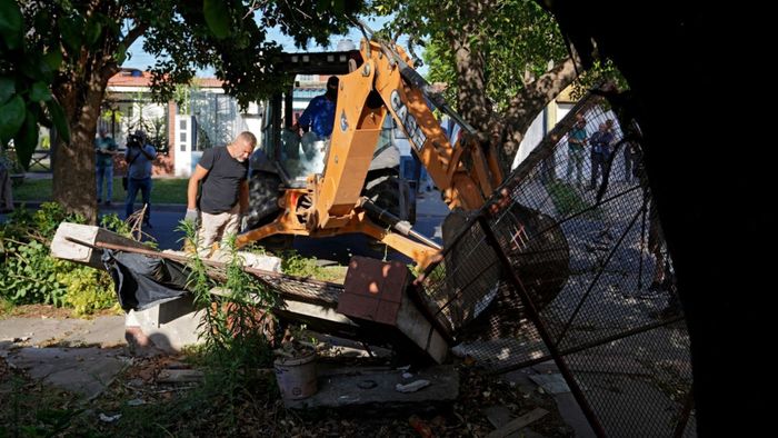 Derribaron un nuevo búnker de venta de drogas en barrio Las Flores de Rosario y ya son 102 los inactivados en Santa Fe - 3