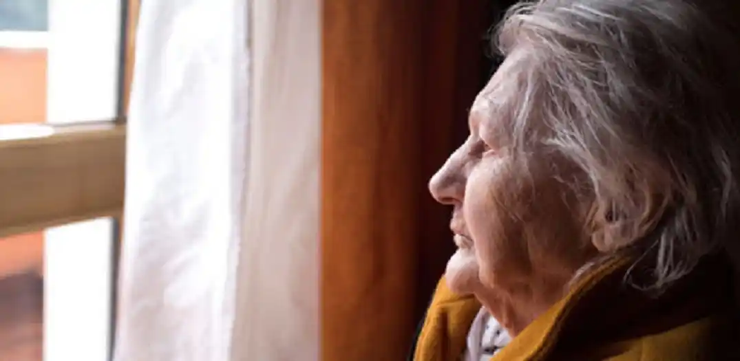 Los geriátricos encontraron la vuelta a la ausencia cotidiana de los afectos para resguardar a los abuelos de posibles contagios