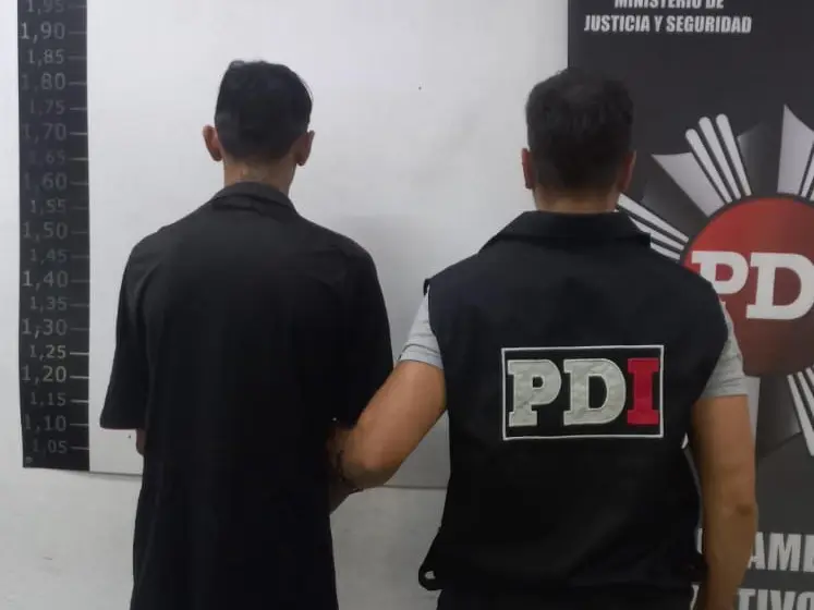 Detuvieron en la zona sur a la pareja de la mujer que había golpeado y quemado a sus hijos con cigarrillos en barrio La Flores