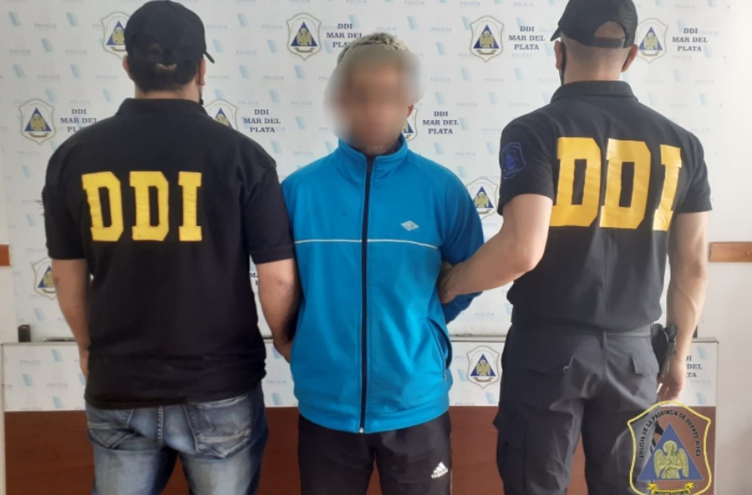 Detienen a una pareja por darle una salvaje golpiza a su vecino