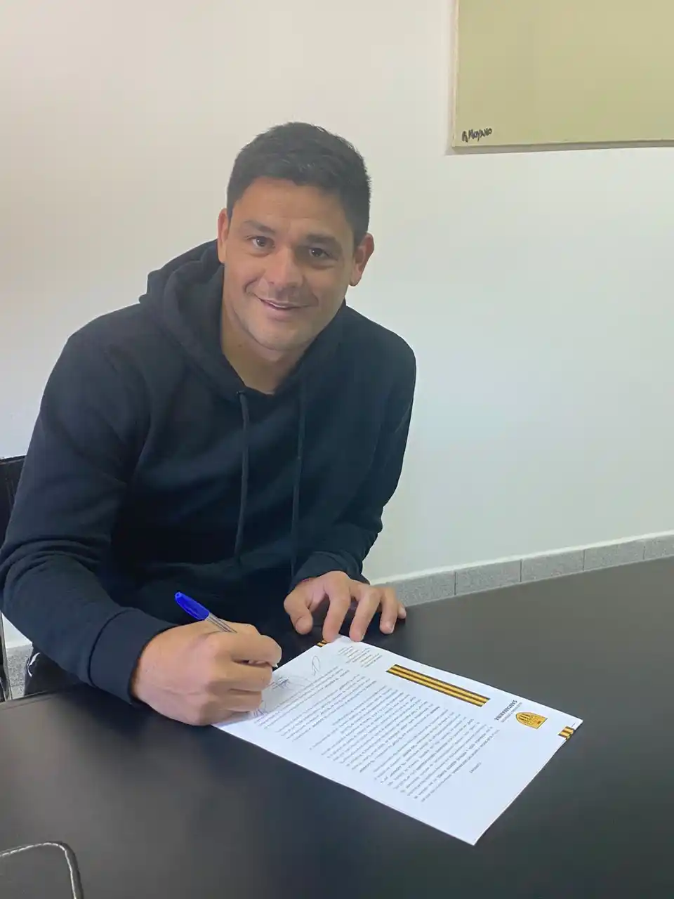 Gagliardi firmó contrato con Santamarina.