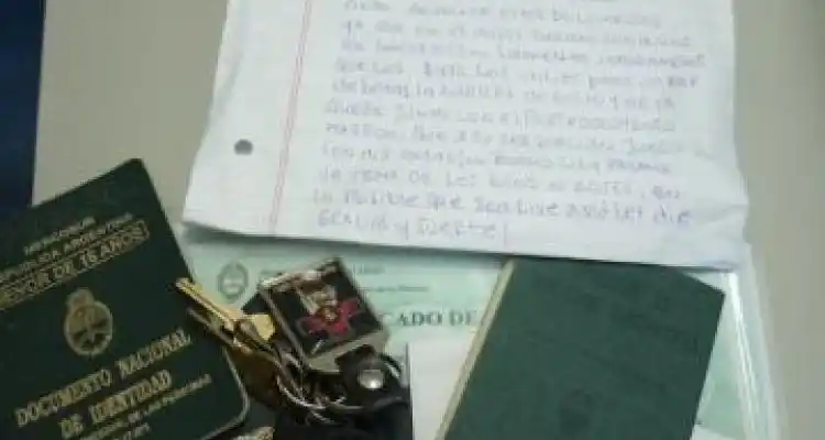 Devolvió documentos pero se quedó con la cartera y la plata