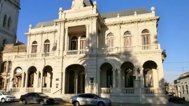 Un empleado municipal murió arrollado mientras asfaltaban una calle