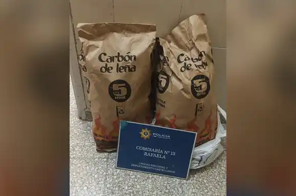 Listo para el asado: sorprendieron a un menor con bolsas de carbón y terminó en la comisaría