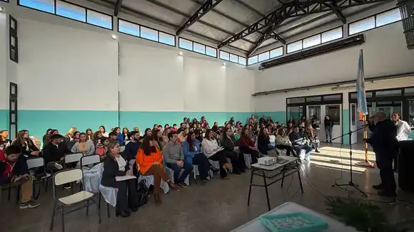 La Escuela Primaria N°49 pasó a llamarse “Puerto Quequén”