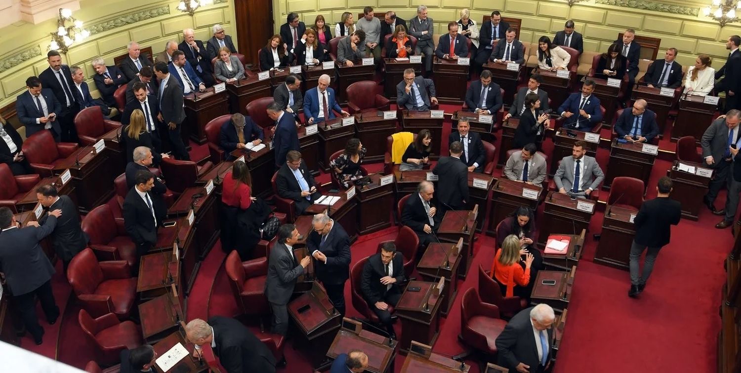 Una y otra vez, en el lunes 14 inaugural y este miércoles 16, fueron los cuartos intermedios de algunas horas los que permitieron calmar las aguas de las confrontaciones. Foto: Guillermo Di Salvatore