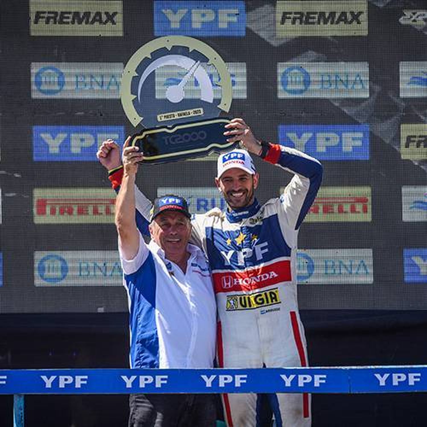 En el óvalo de Rafaela, Pernía escoltó a Ardusso