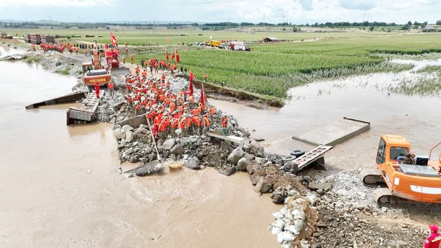 Lluvias torrenciales causadas por un tifón dejan 50 muertes