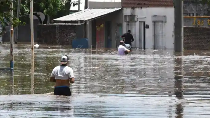 Un muerto y más de 400 evacuados a raíz del temporal en el norte bonaerense
