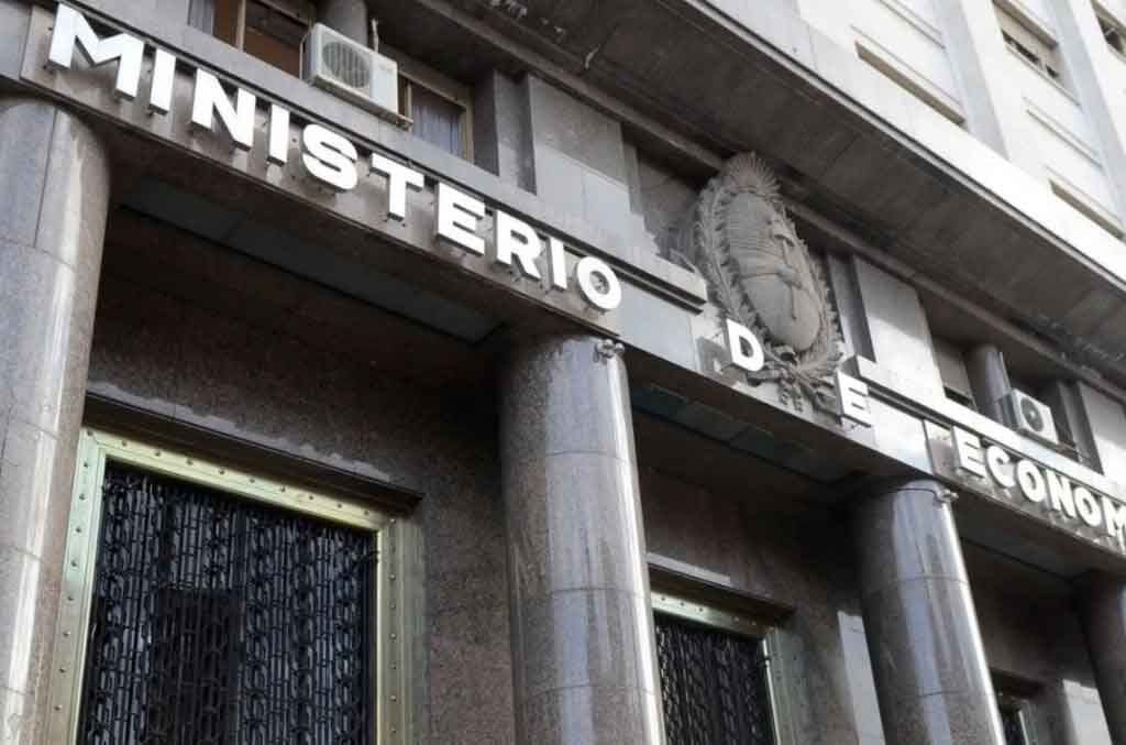El superávit fiscal primario superó los $845.000 millones en abril