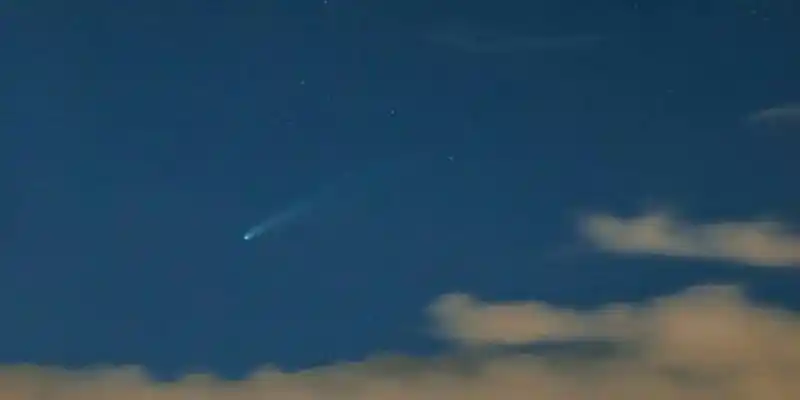 ¡Impresionante! La foto del cometa Neowise surcando el cielo caraqueño