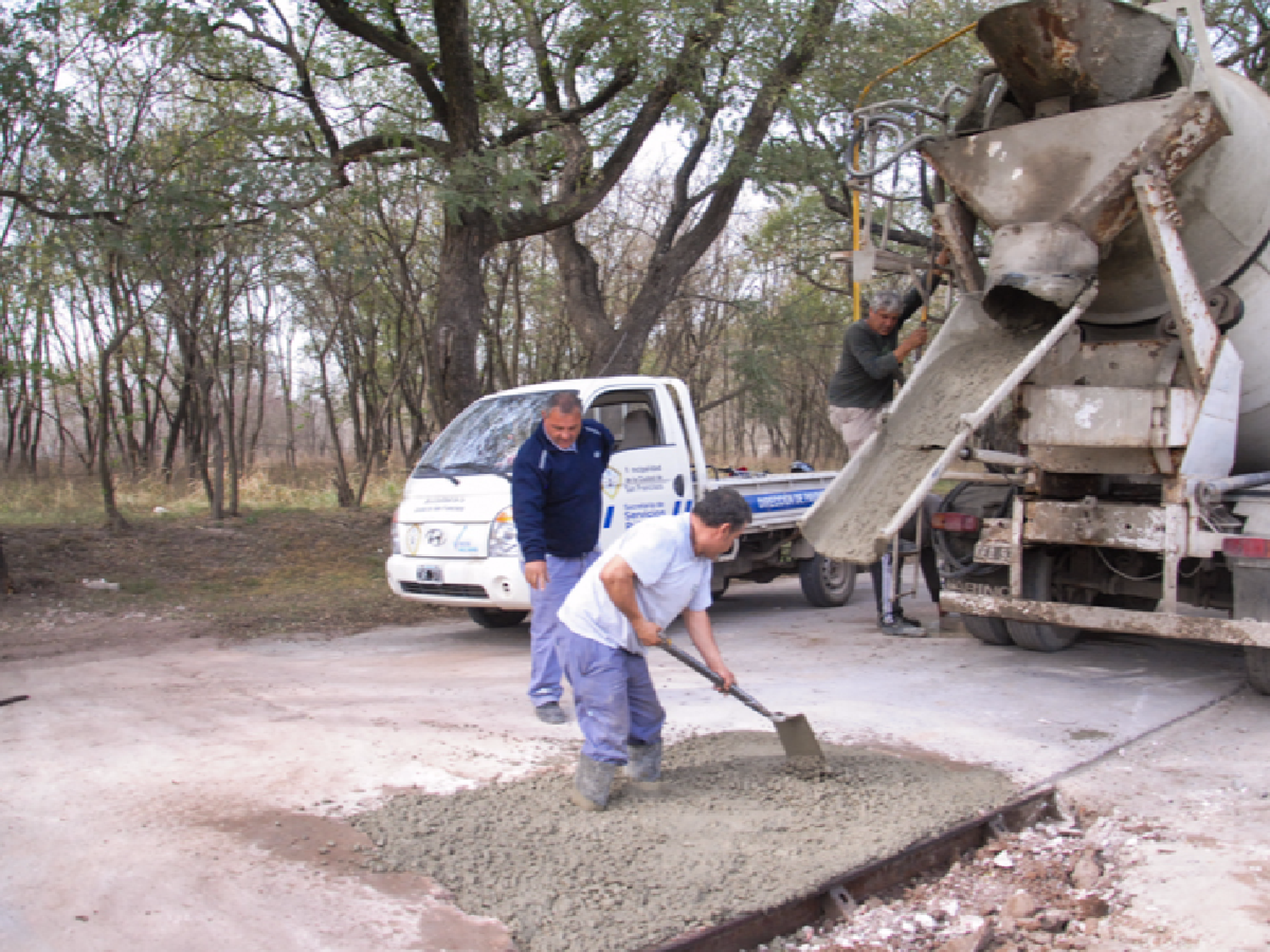 Bachean en avenida Primeros Colonizadores