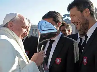 Francisco recibió a Tinelli y ya tiene el trofeo prometido