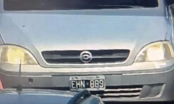 Buscan dar con vehículo radicado en Pilar porque su conductor cargó combustible en estación de servicio y huyó sin pagar