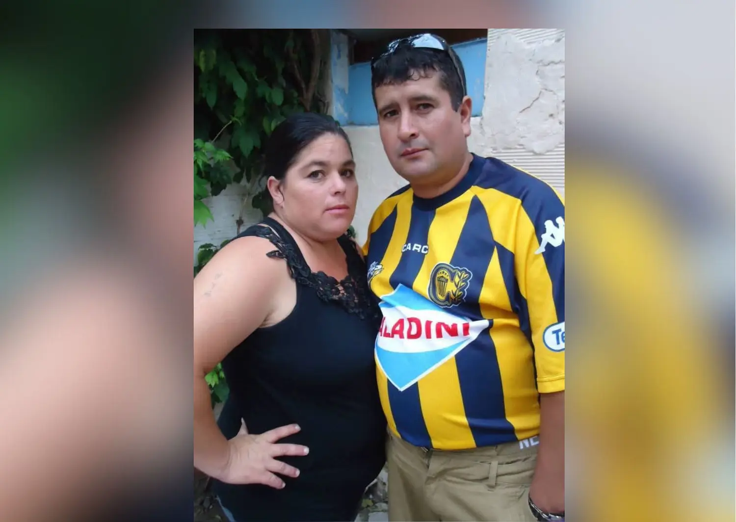 Totó saluda a su esposa y a su hija en el Día de la empleada doméstica
