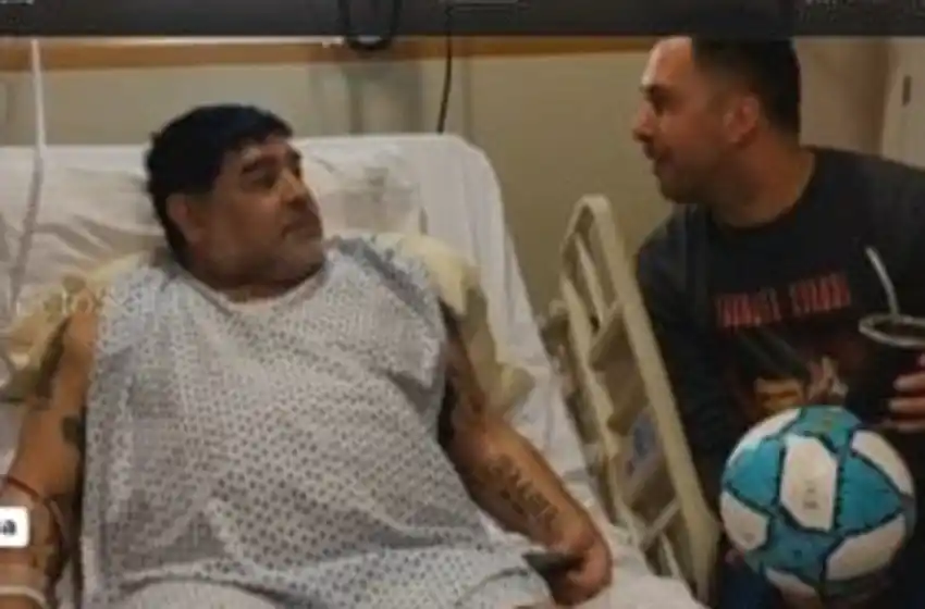 Maradona habló de su rodilla derecha