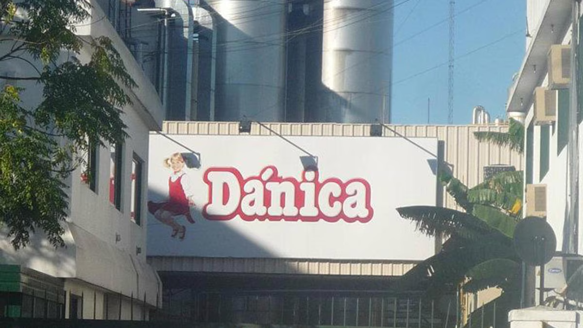 Reabre Dánica pero con menos personal