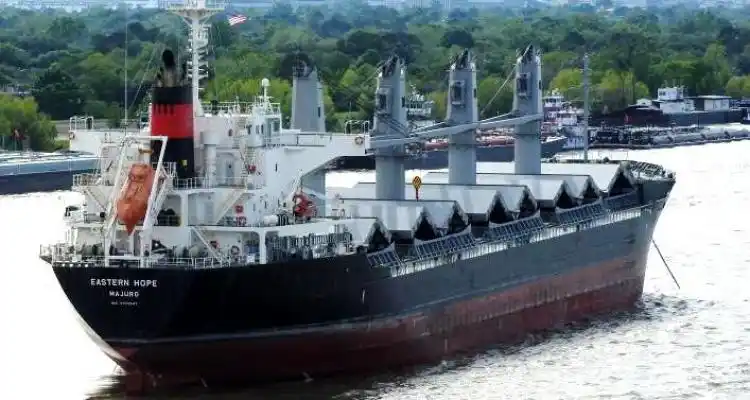 Con el arribo del primer buque, comenzó la temporada de cargas en el Puerto