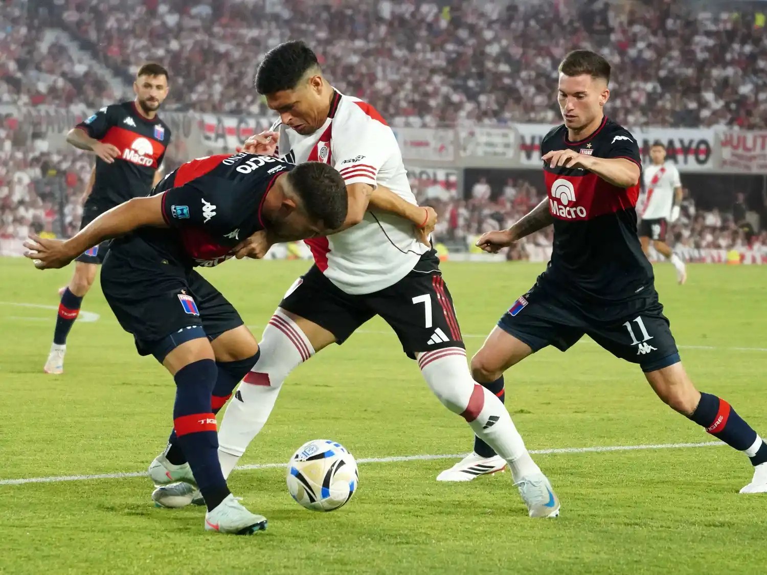 Tigre sacó provecho del desconcierto de River.