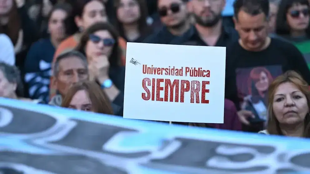 El Gobierno y las universidades firmaron un acuerdo por financiamiento y salarios