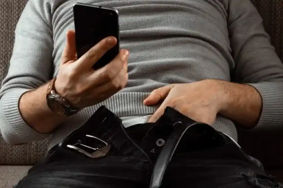 Final no tan feliz: se masturbó 42 veces seguidas y falleció de un paro cardíaco